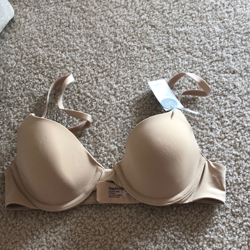 GAP t-shirt bra. NEVER WORN